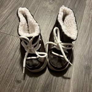 Baby Gap - Brown camo boots - 12-18M